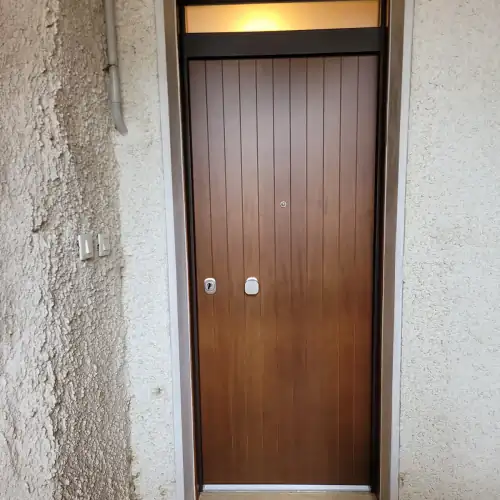 Porta blindata con pannello pantografato